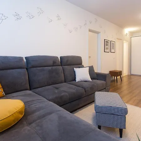 Cosmos Apartman *